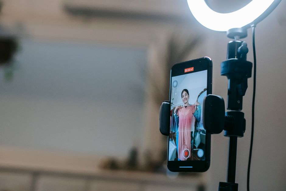 Studio microphone and balanced audio interface for live speech and podcast recording